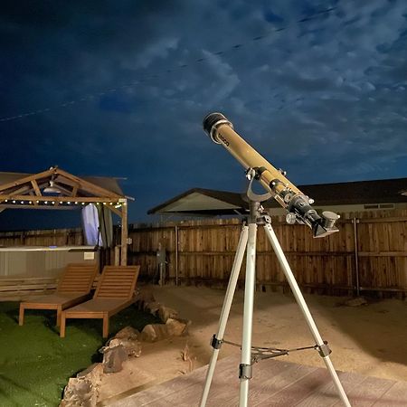 Twin Palms Desert Getaway - Jacuzzi, Fire Pit, Meditation Room & More Joshua Tree Exterior photo