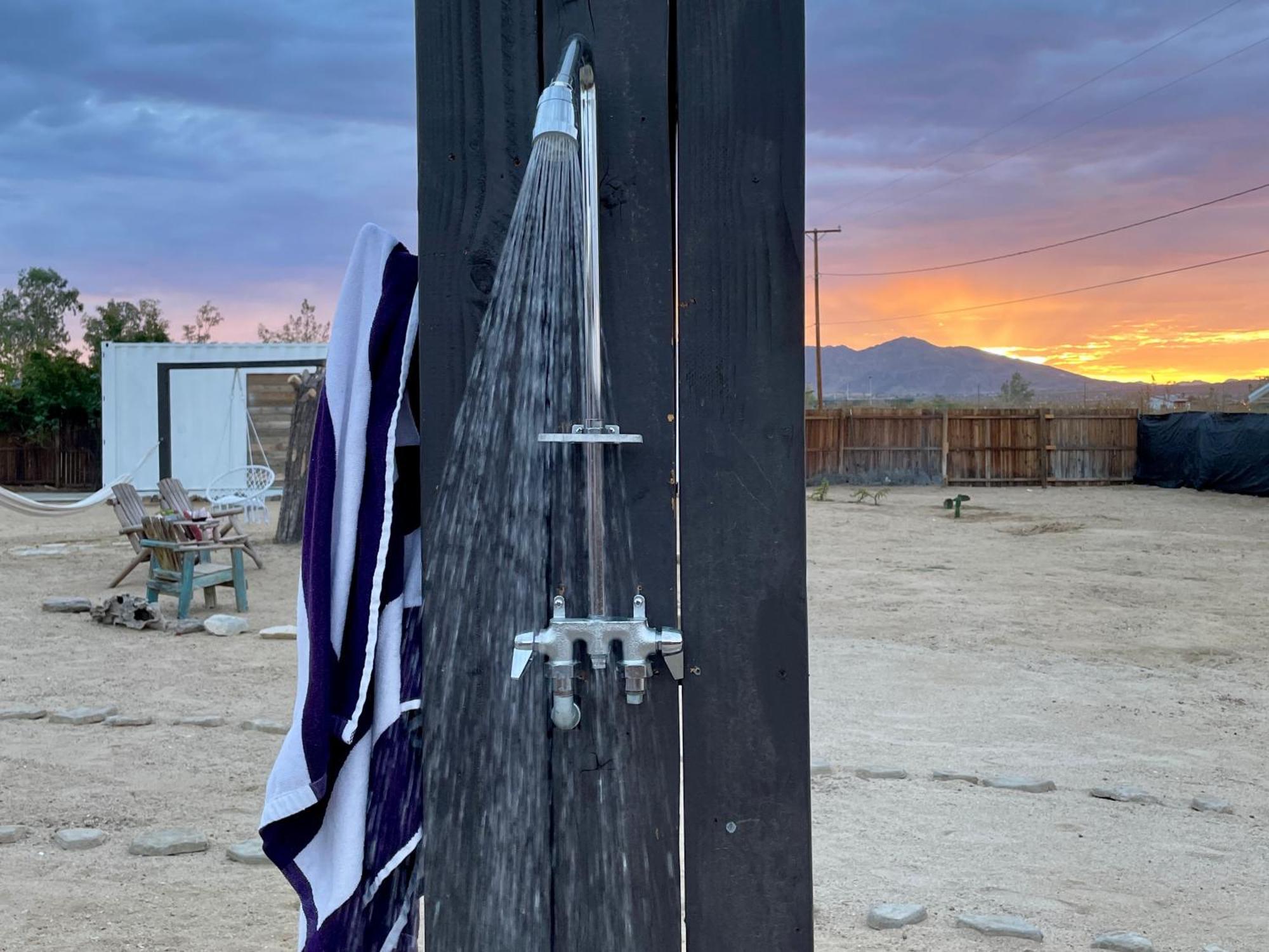 Twin Palms Desert Getaway - Jacuzzi, Fire Pit, Meditation Room & More Joshua Tree Exterior photo